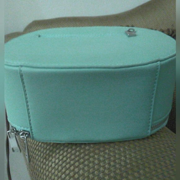 BNWOT HAUS OF SY ROUND BAG EXTRA SHOULDER STRAP TOO VERY LIGHT TEAL (READ INFO) - Picture 2 of 10